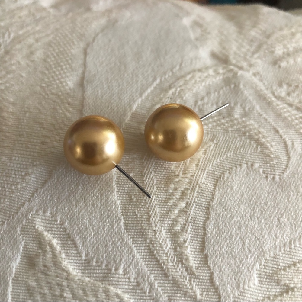 Vintage golden faux pearls pierced earrings